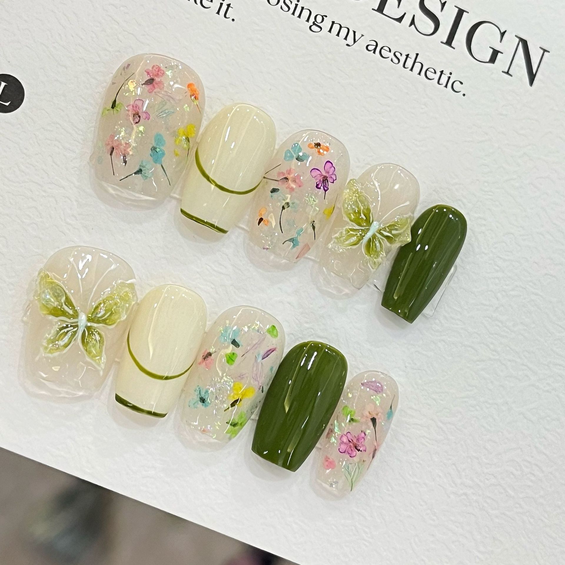 Nail Art Fake - 10 faux ongles papillon fleuris, forme