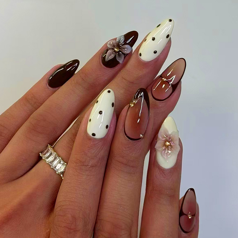 24 faux ongles amande prêts à  - Press On Nail Set avis et prix